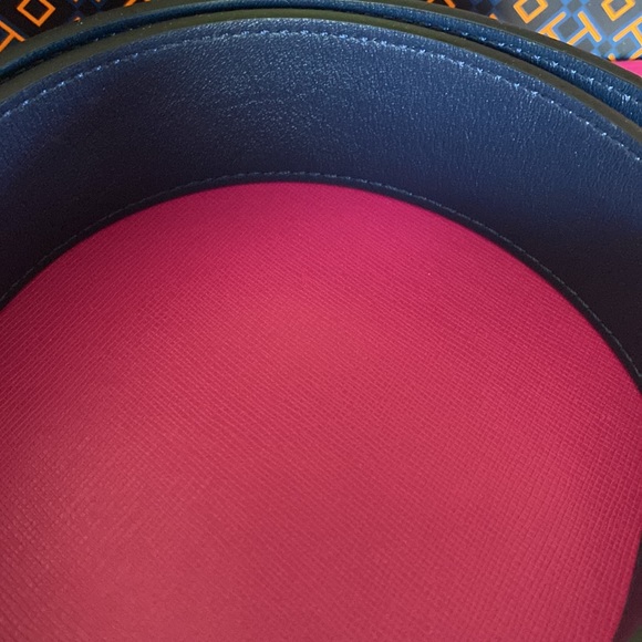 NWT Authentic ❤️Tory Burch reversible leather belt - Picture 3 of 3